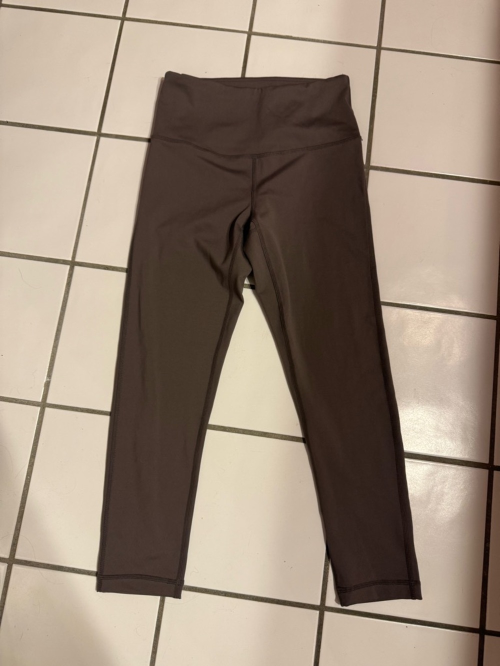 Women’s Grayish-Purple Active Capri / Cropped Leggings - Picture 2 of 5